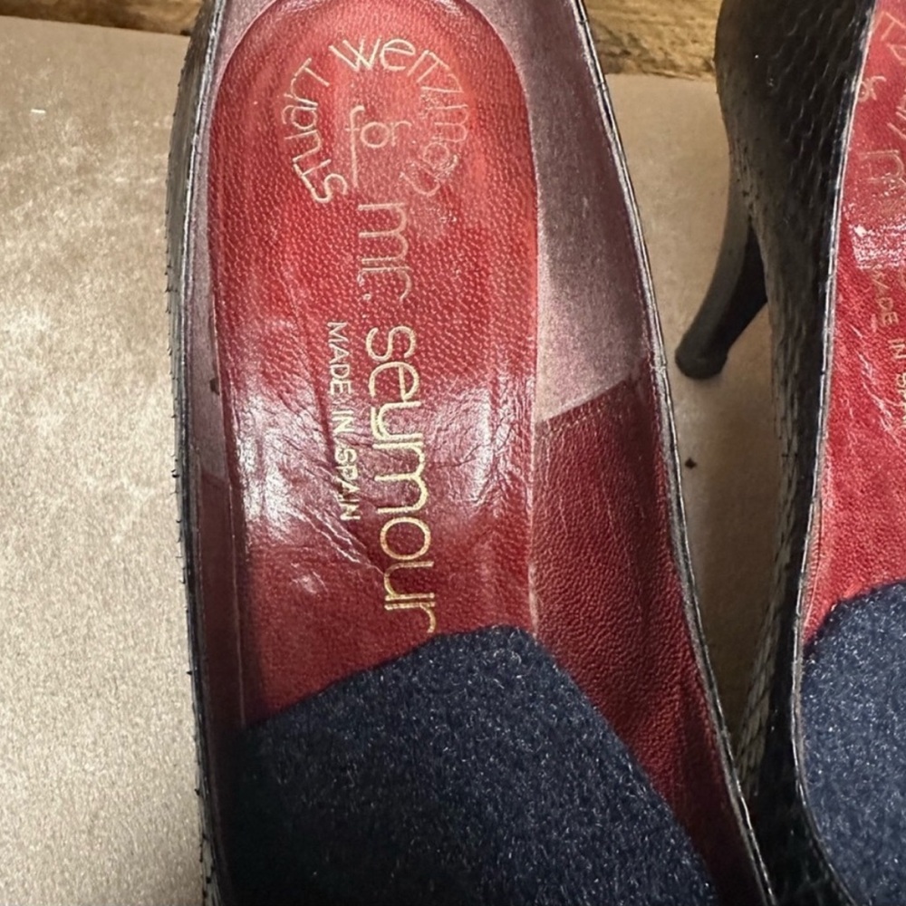 Leather Pumps by Stuart Weitzman - Picture 7 of 7